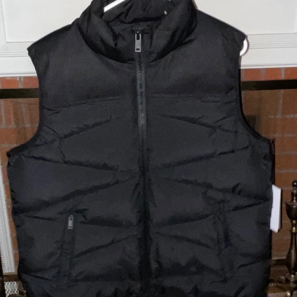 Uggs puffer vest - Picture 3 of 3